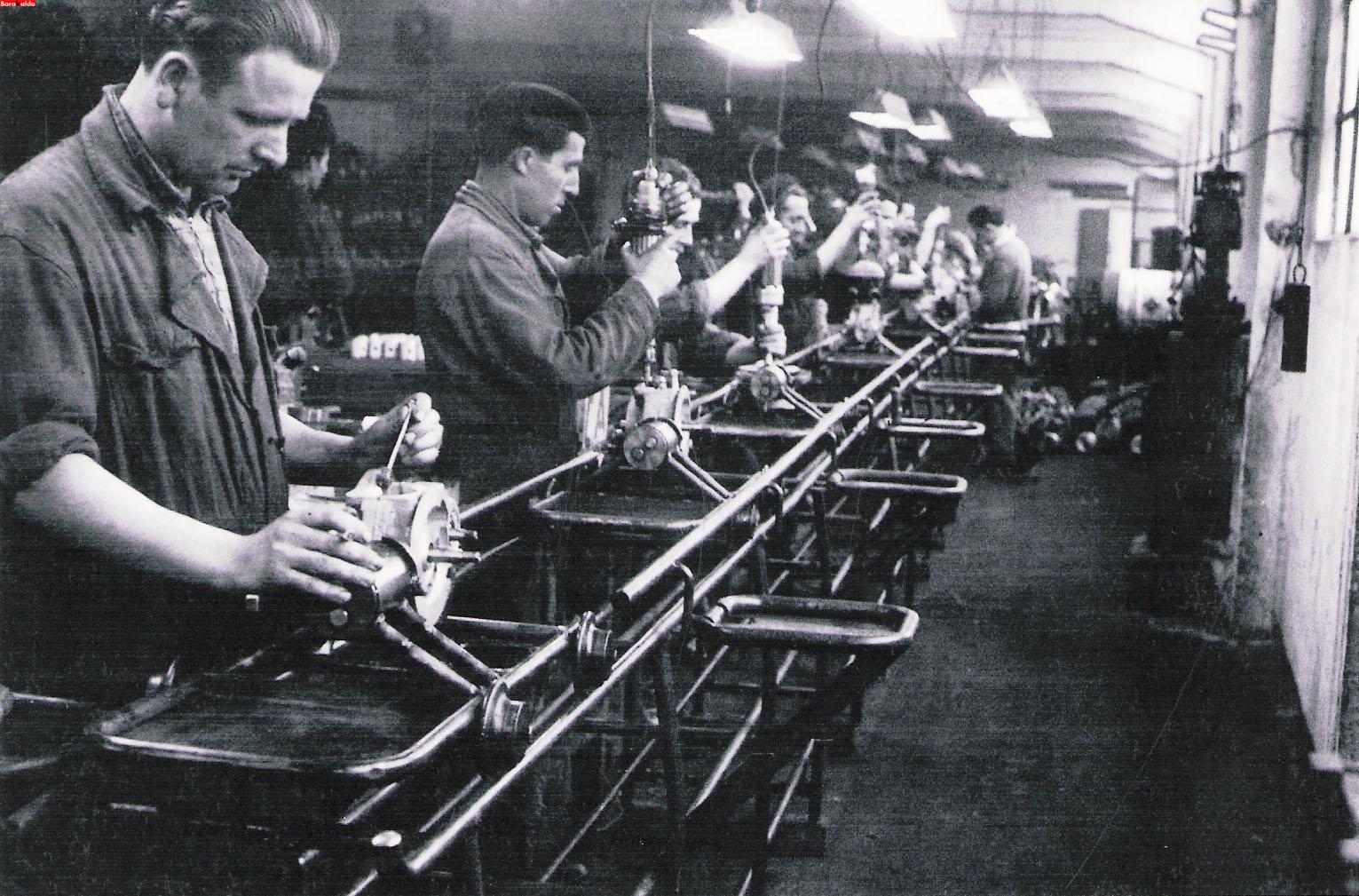 trabajadores en una fábrica